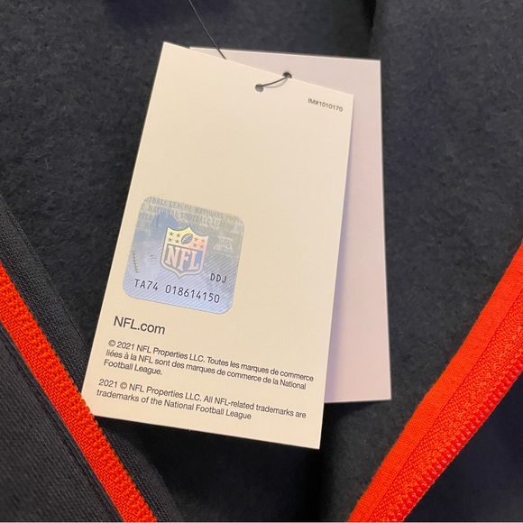 NWT! Nike Assymetrical (NFL Chicago Bears)
Women's Full-Zip Hoodie - Picture 7 of 8